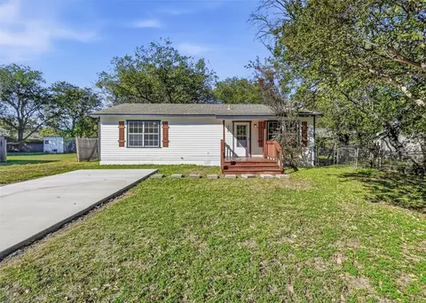 704 Graham St, Cleburne, TX 76033