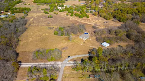 121 N Washburn Rd, Bells, TX 75414