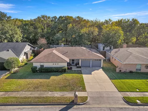 1604 Richmond Dr, Bedford, TX 76022