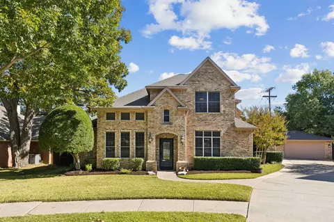 1060 Rosewood Dr, Grapevine, TX 76051