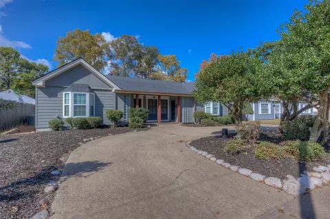1163 Gilbert Dr, Bossier City, LA 71112