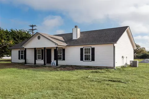 5828 Thousand Oaks Dr, Joshua, TX 76058
