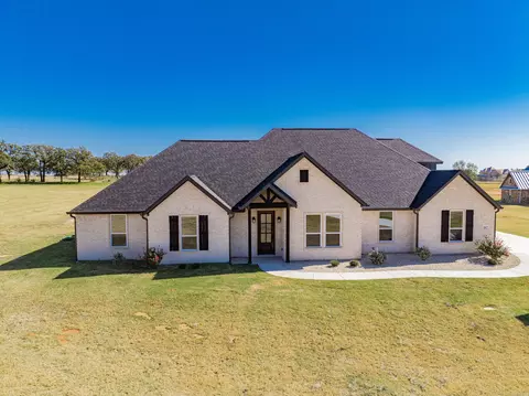 2017 Swallowtail Ct, Poolville, TX 76487