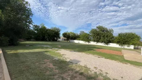 505 E Walnut St, Coleman, TX 76834