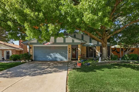 2909 Oakridge Dr, Bedford, TX 76021