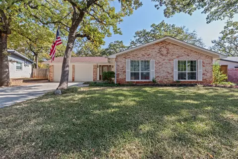 49 Coffee Tavern Rd, Bedford, TX 76022