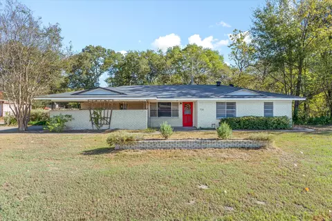 726 W Lennon Dr, Emory, TX 75440