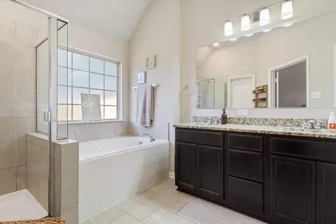 Bath - 2909 Samson Dr, Lorena, TX 76655 photo 2 of 4