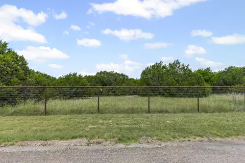 8515 Hilltop Dr, Cleburne, TX 76033