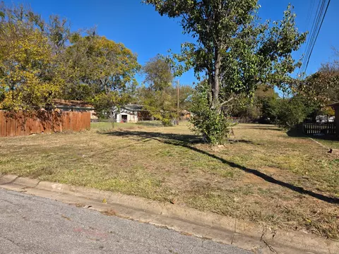 116 N Lynn Ave, Denison, TX 75020