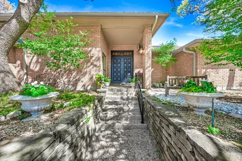9317 Moss Trl, Dallas, TX 75231