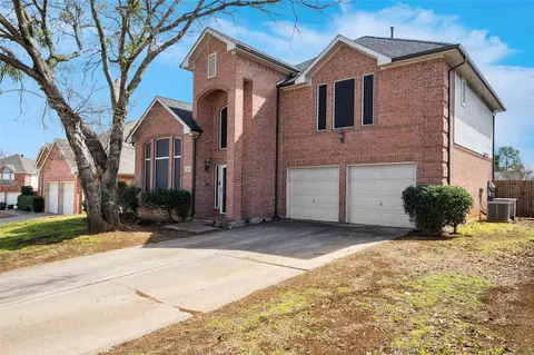 807 Peterstow Dr, Euless, TX 76039 photo 2