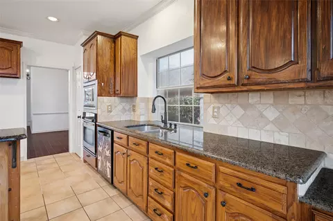 807 Peterstow Dr, Euless, TX 76039 photo 17