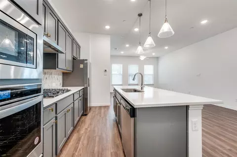 9912 Schramm St, Irving, TX 75063