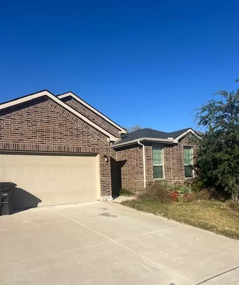 4820 Bronzeleaf Ln, Fort Worth, TX 76179