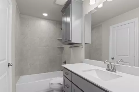 Bath - 11413 Stapleton Ave, Lorena, TX 76655 photo 2 of 5