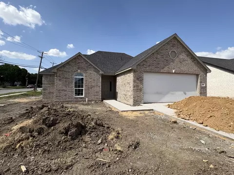 218 Alice Ct, Grand Prairie, TX 75051