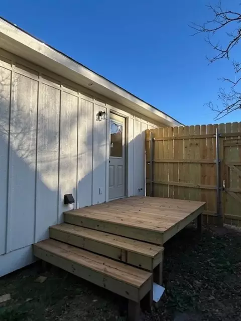 Exterior - 211 E Cardinal, Ector, TX 75439 photo 3 of 5