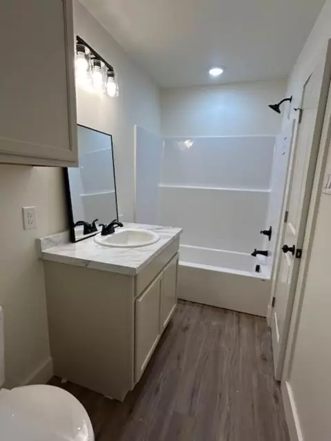 Bath - 211 E Cardinal, Ector, TX 75439 photo 2 of 3