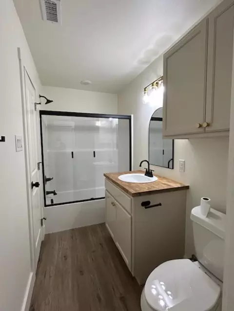 Bath - 213 E Cardinal, Ector, TX 75439 photo 3 of 4