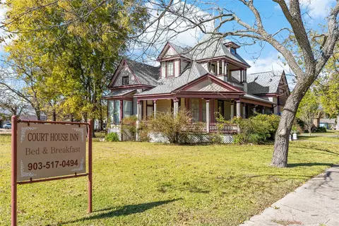 506 N Walnut St, Clarksville, TX 75426