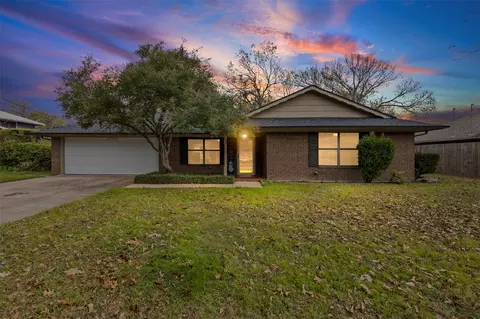 602 N Clay St, Ennis, TX 75119