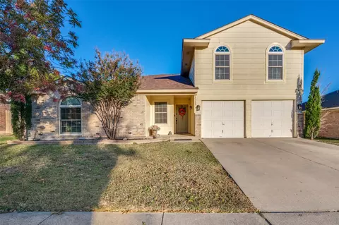 7125 Woodhinge Dr, Benbrook, TX 76126