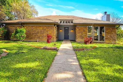 2201 Kirby Dr, Plano, TX 75075