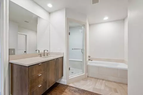 Bath - 1322 Apache Dr, Richardson, TX 75080 photo 3 of 4