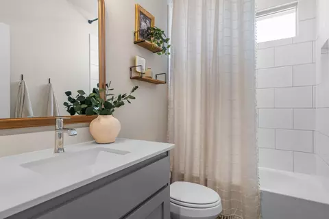 Bath - 2013 Windsor Dr, Argyle, TX 76226 photo 4 of 4