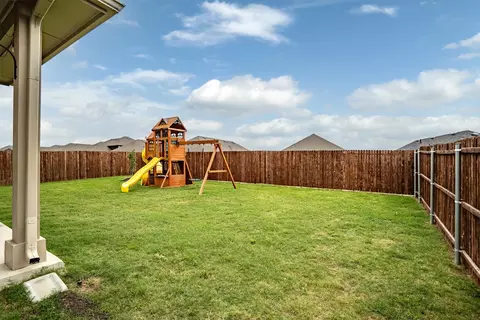 Exterior - 2013 Windsor Dr, Argyle, TX 76226 photo 4 of 5