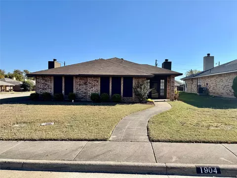 1904 Spindletop Dr, Duncanville, TX 75137