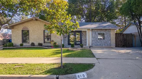 910 Shorehaven Dr, Garland, TX 75040