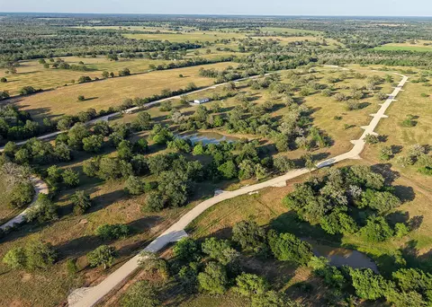 316 Main Loop Loop, Waelder, TX 78959 photo 4