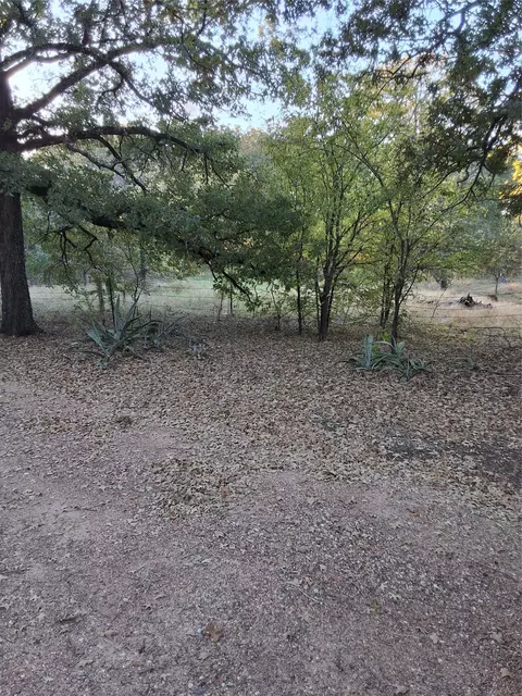 5765 Tokio Rd, West, TX 76691