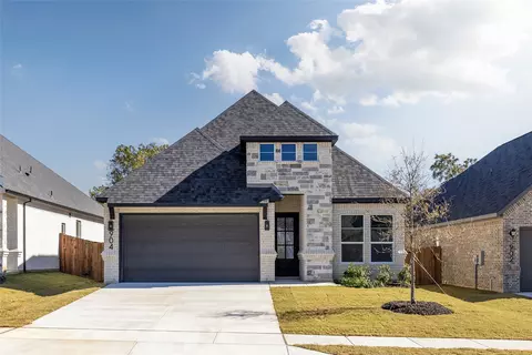 904 Boston Ln, River Oaks, TX 76114