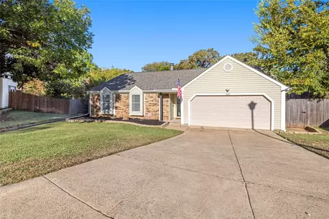 565 Yellowstone Dr, Grapevine, TX 76051