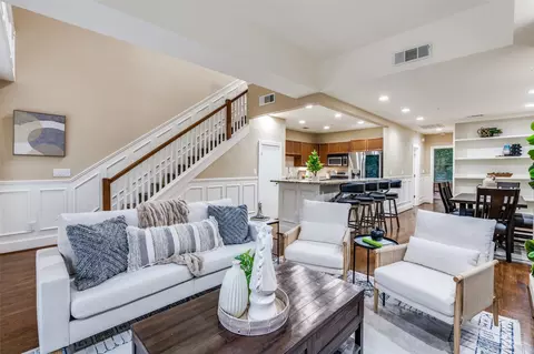 5055 Addison Cir #422, Addison, TX 75001
