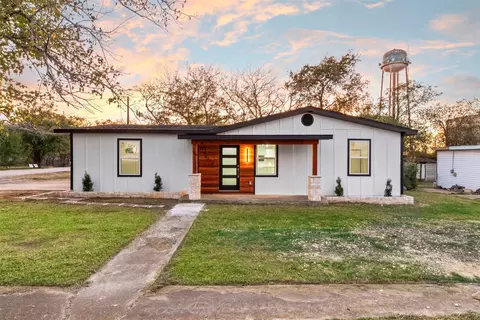 305 S Main St, Venus, TX 76084