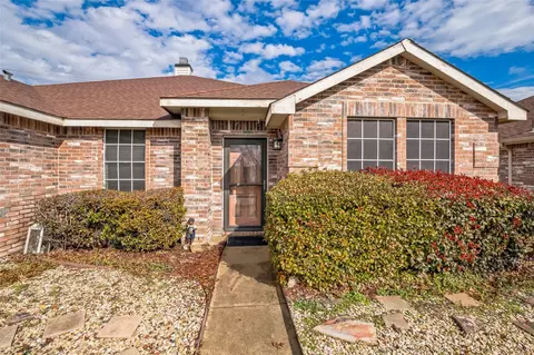 2056 Swenson Ct, Grand Prairie, TX 75052