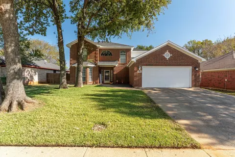 906 Parkhill Dr, Mansfield, TX 76063