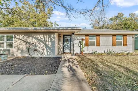 261 Barker St, Stephenville, TX 76401