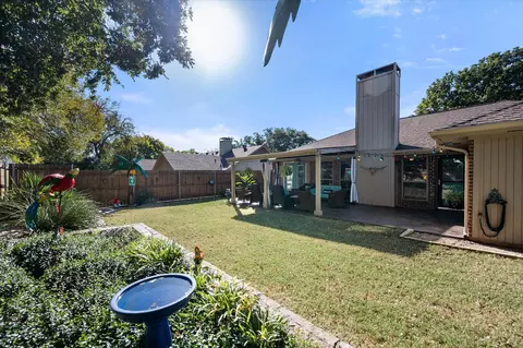 Exterior - 705 Dickey Dr, Euless, TX 76040 photo 6 of 7