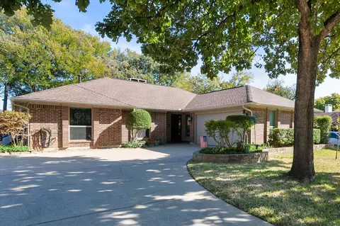 Exterior - 705 Dickey Dr, Euless, TX 76040 photo 3 of 7