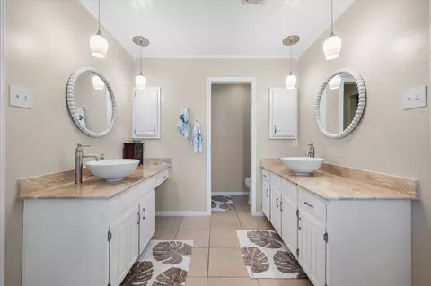 Bath - 705 Dickey Dr, Euless, TX 76040 photo 1 of 4