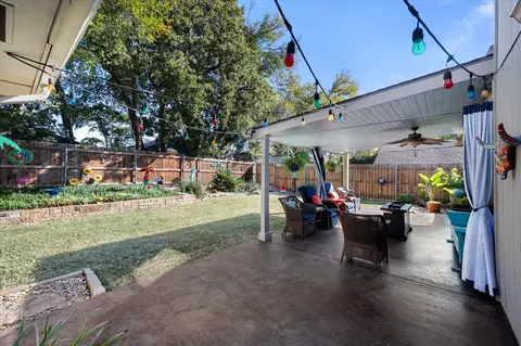Exterior - 705 Dickey Dr, Euless, TX 76040 photo 4 of 7