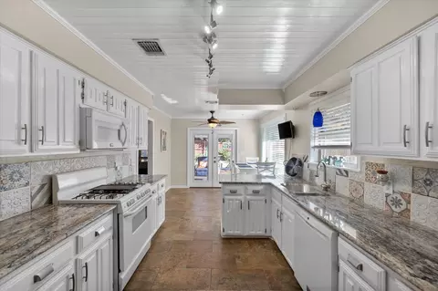 Kitchen - 705 Dickey Dr, Euless, TX 76040 photo 2 of 5
