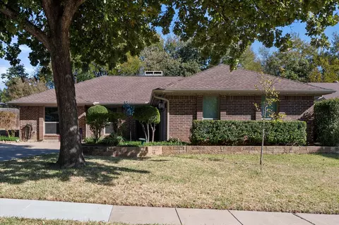 Exterior - 705 Dickey Dr, Euless, TX 76040 photo 2 of 7