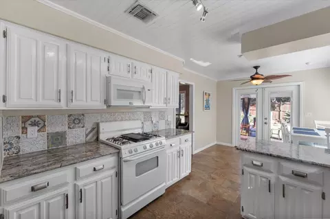 Kitchen - 705 Dickey Dr, Euless, TX 76040 photo 3 of 5
