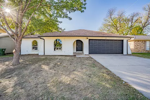 6901 Bennington Dr, Watauga, TX 76148